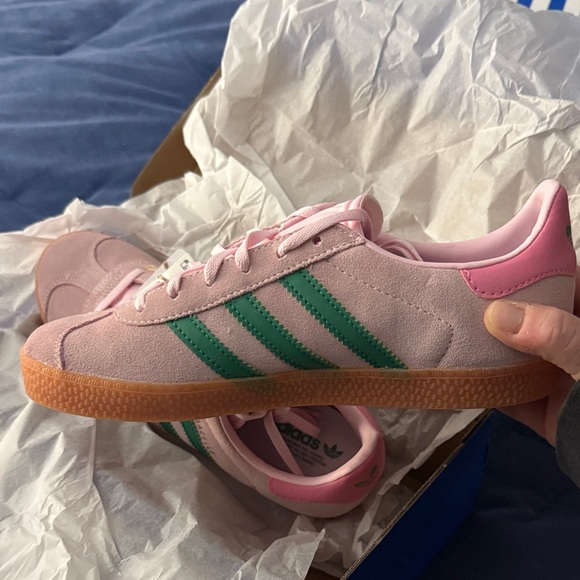 Brand new adidas Pink Sneakers with Green Three-Stripes size 5 - Picture 2 of 2